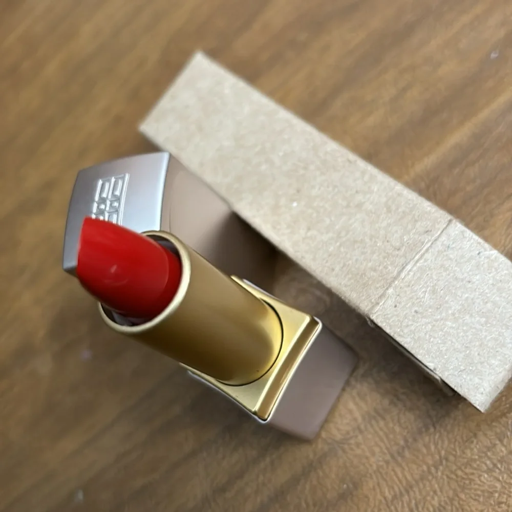 Elizabeth Arden Red Door lipstick - Picture 3 of 6